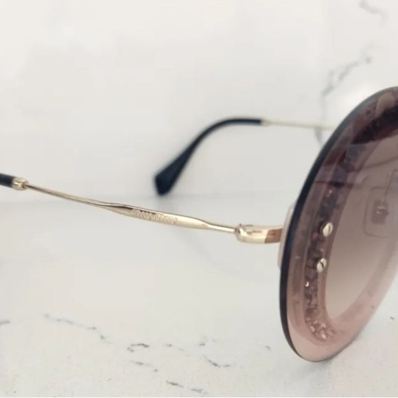 MIU MIU SMU 10R 64 17 UEU-1E2 140 2N Gold Frame Pink Lenses Round Sunglasses main image 9